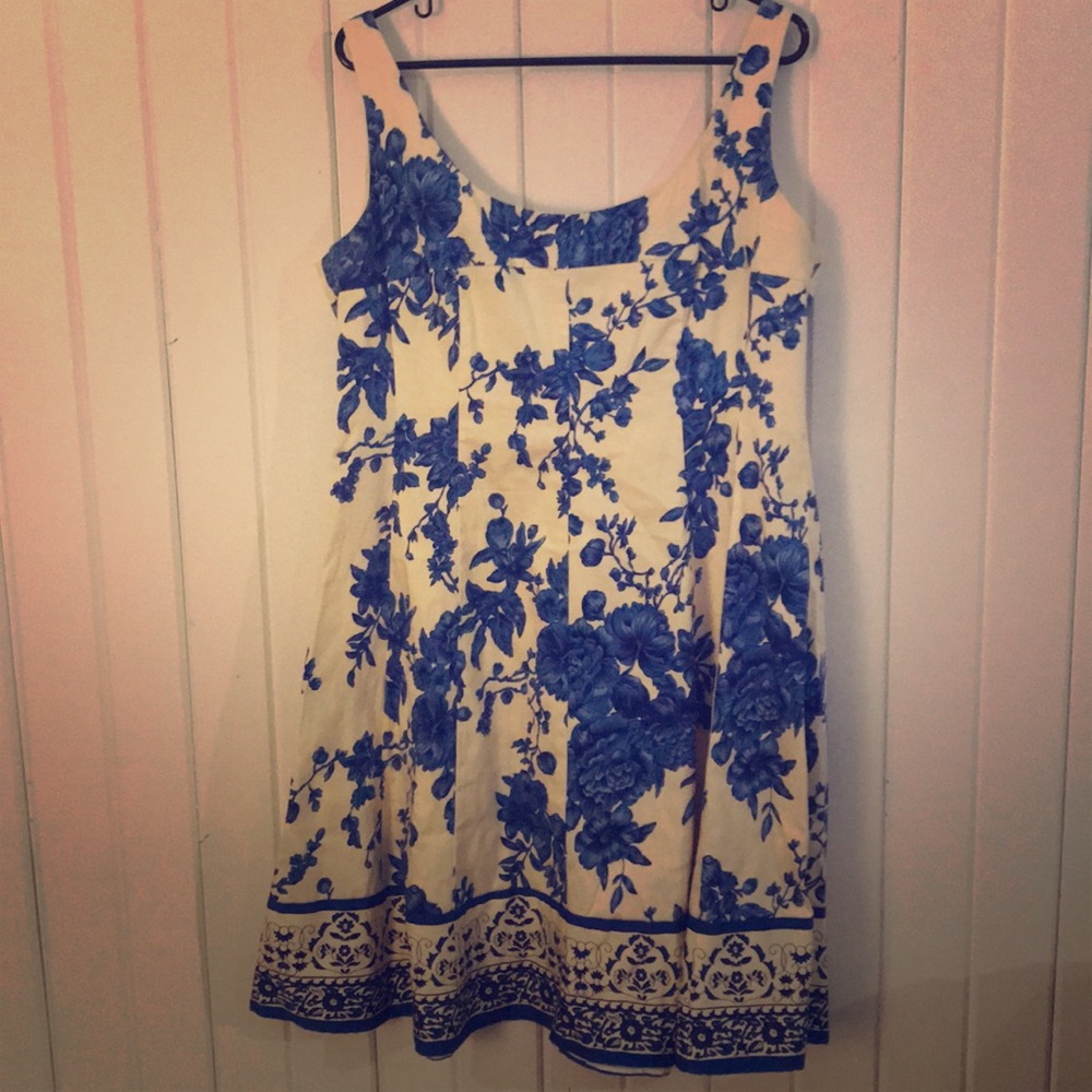 Cream sleeveless dress With blue flowers
